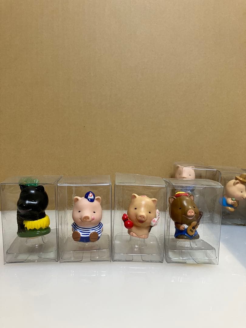 drugstore’s 豚さんフィギュア指人形コレクション　44種