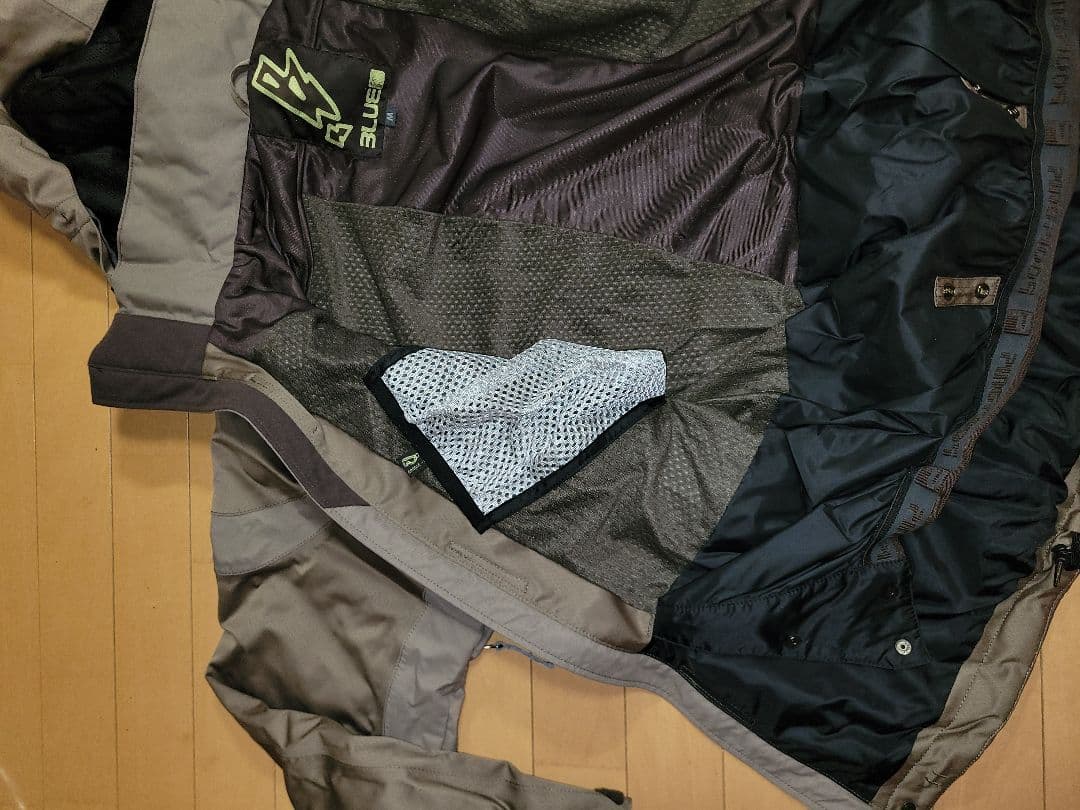 デザイン、最終値下げ素材最高級スノーボードウェア まずはみてください、お勧めです