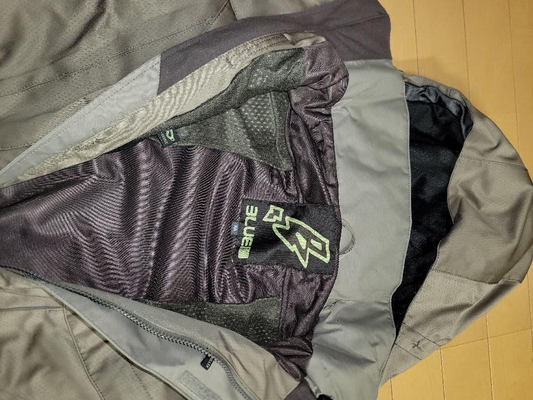 デザイン、最終値下げ素材最高級スノーボードウェア まずはみてください、お勧めです