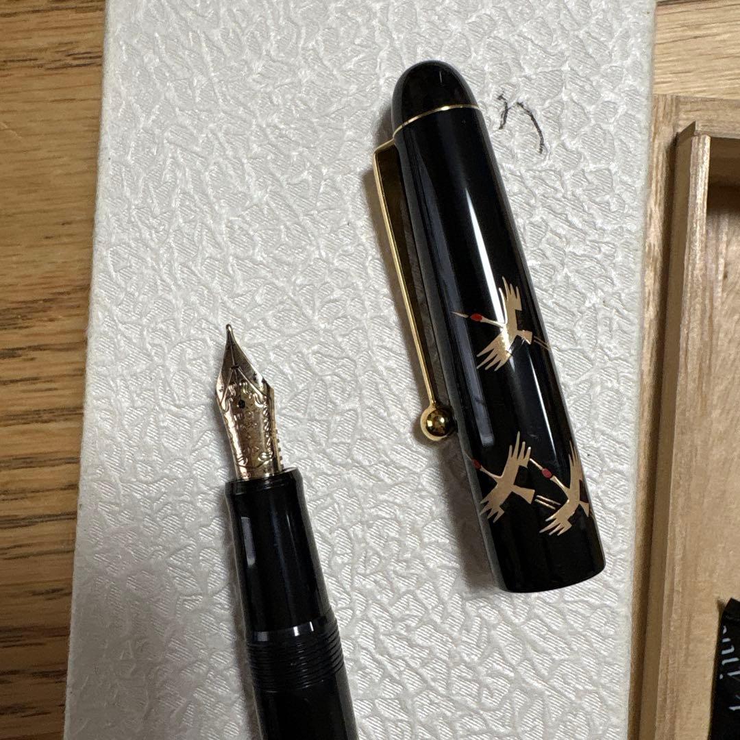 PILOT 万年筆 黒 手のデザイン