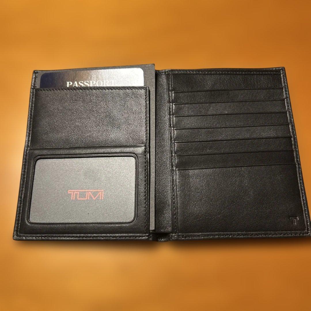 TUMI パスポートカバー　財布