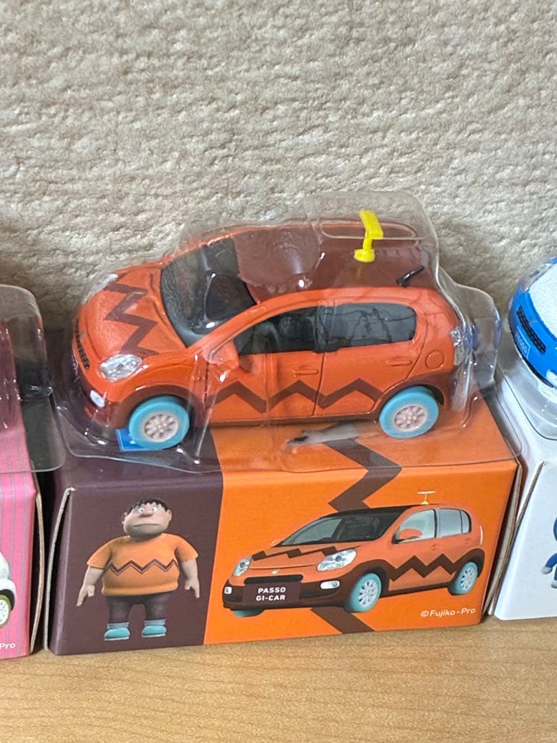 ドラえもん　ミニカー　パッソ　PASSO TOYOTOWN トヨタTOYOTA