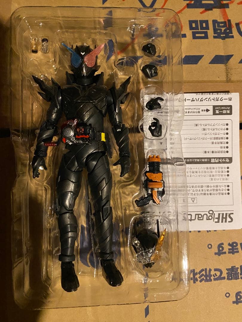 フィギュアーツ 仮面ライダービルド　ラビットタンクハザードフォーム