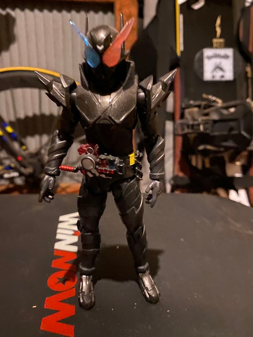 フィギュアーツ 仮面ライダービルド　ラビットタンクハザードフォーム