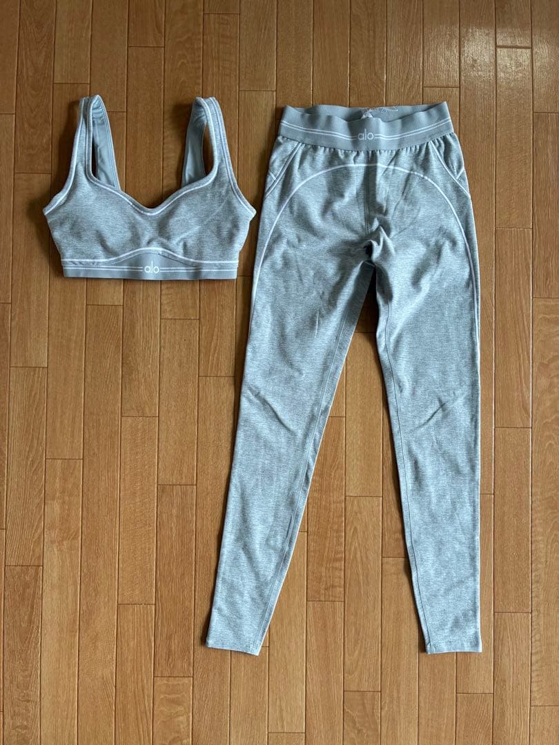 alo 試着のみグレー スポーツブラとレギンスセットxs