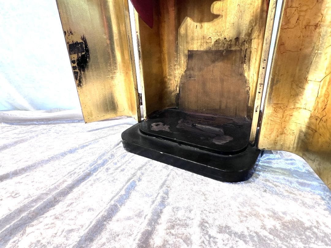 厨子　とても古いです