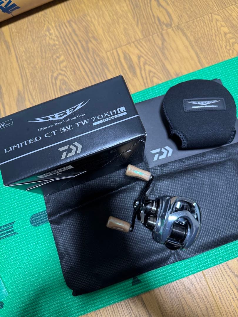 ダイワ 25 スティーズリミテッド CT SV TW 70XHL(左)