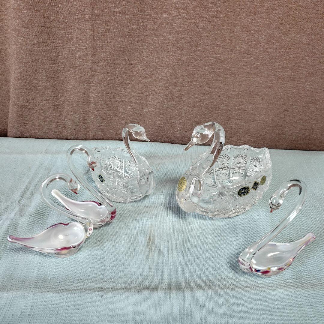 ボヘミアンクリスタル白鳥夫婦と同ガラス製子白鳥3羽家族
