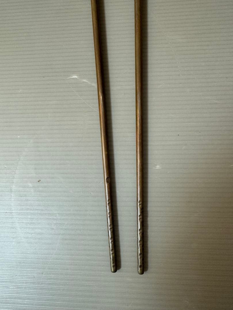 2910 火箸　南鐐松笠頭　真鍮　大西清右衛門作　茶道具