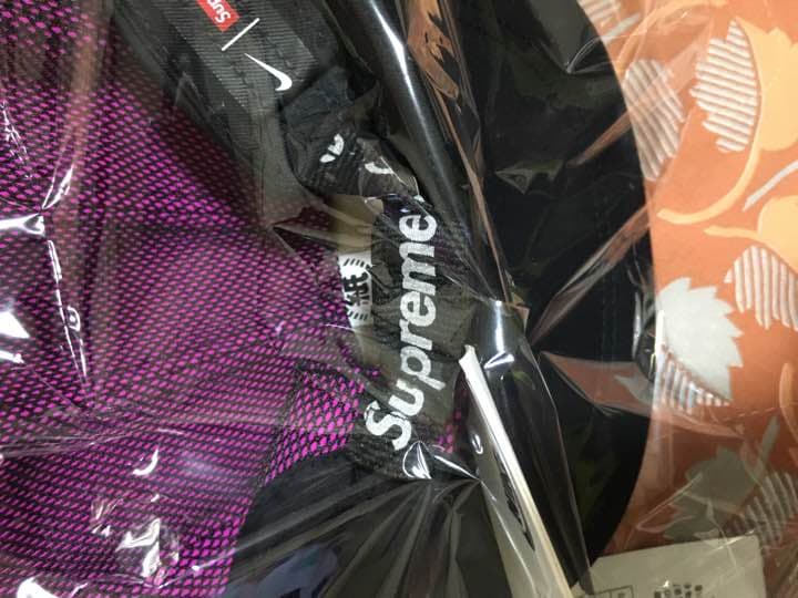 ウォーキング・ランニングウェア supremeNIKE Air