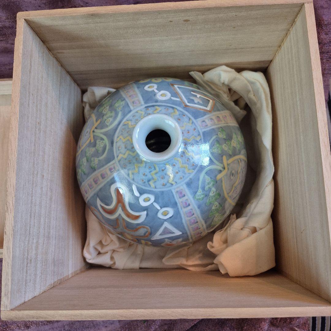 有田焼　五代走波　染錦魚紋飾り壺