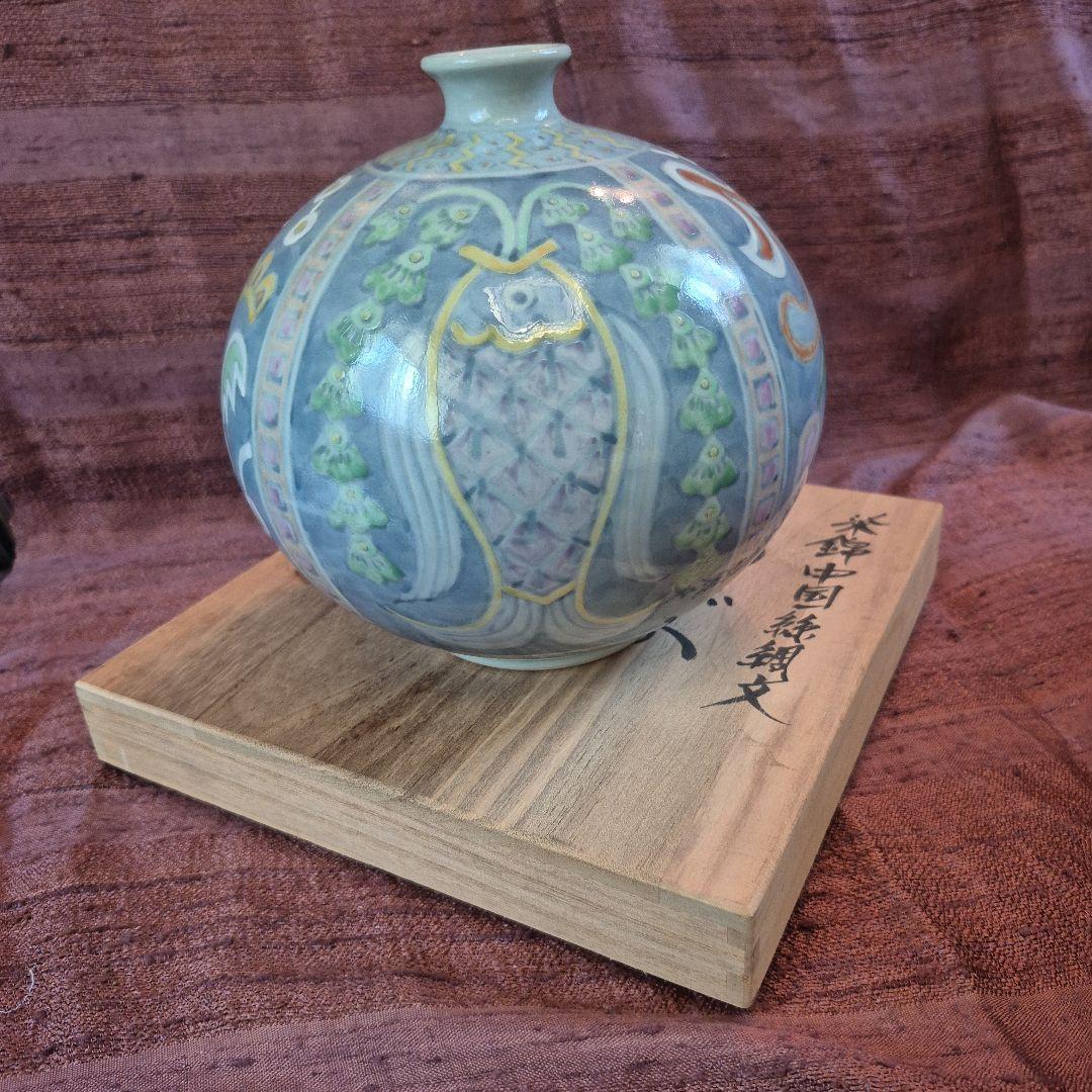 有田焼　五代走波　染錦魚紋飾り壺