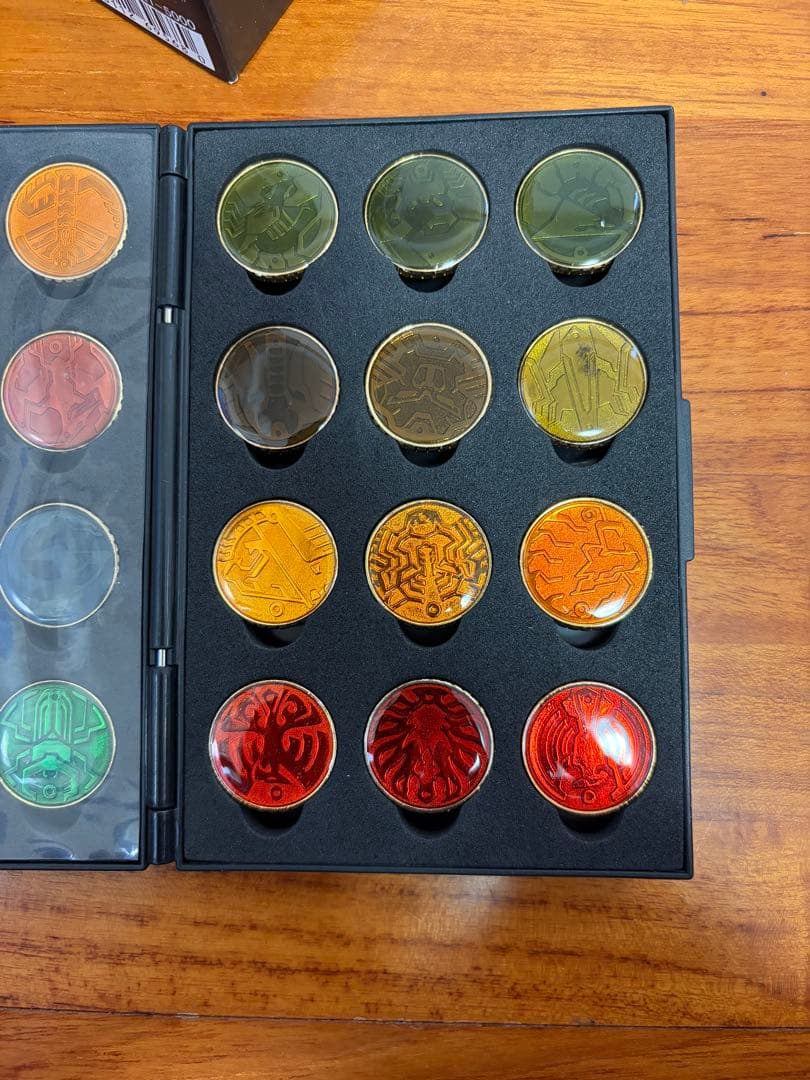 仮面ライダーオーズ/OOO　オーズメダル　ピンズスペシャルセット