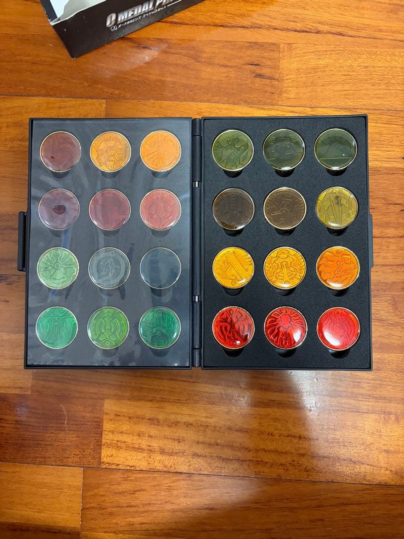 仮面ライダーオーズ/OOO　オーズメダル　ピンズスペシャルセット