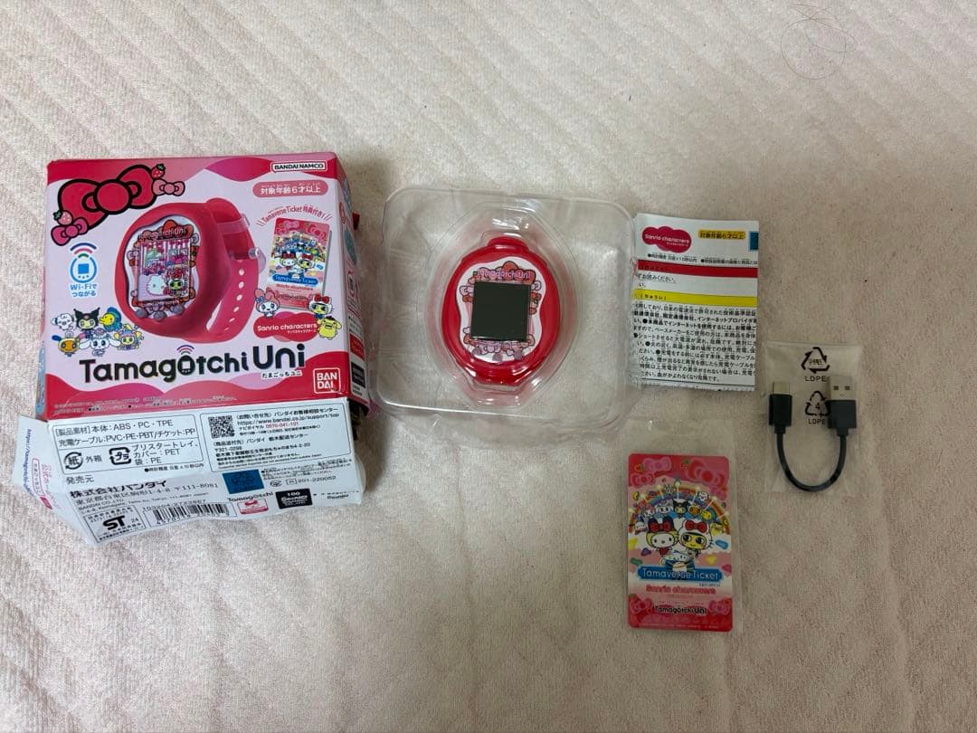 Tamagotchi UN たまごっちユニ ハローキティデザイン コラボ