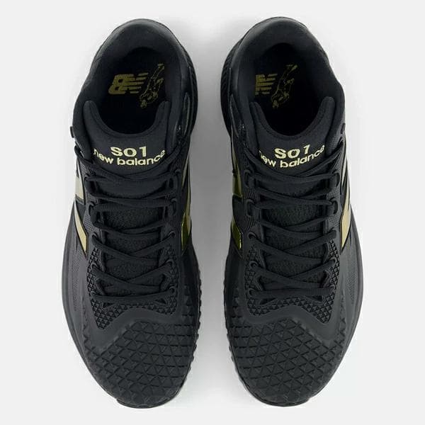 New Balance トレーニングシューズ ブラック/ゴールド