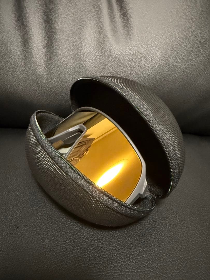 オークリー　ミラーサングラス ゴールドレンズ ケース付き　値下げ不可　スートロ