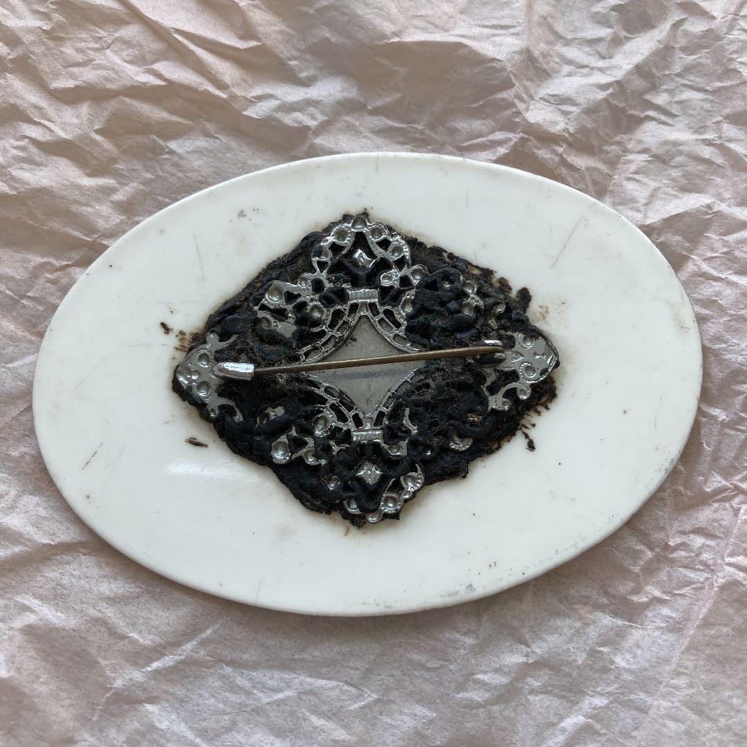 アンティーク陶器ローズブローチ