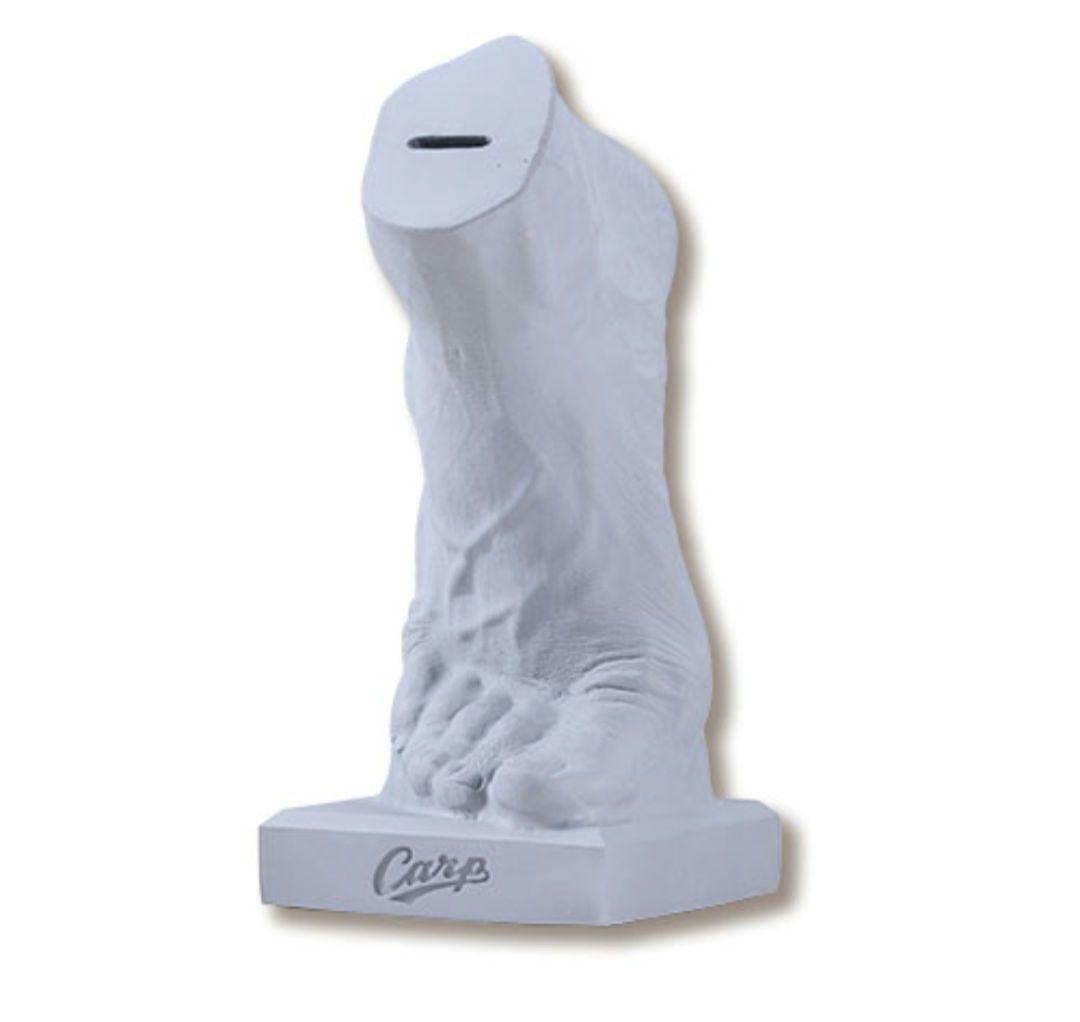 新品未開封品 2018 広島カープグッズ 選手足型貯金箱 田中広輔