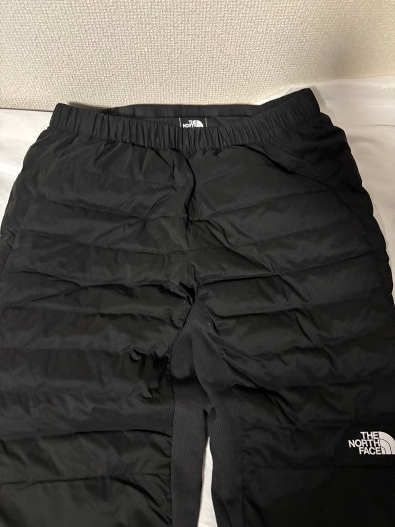 ザノースフェイス・ランニングダウンウェアNY82495レッドランロングパンツ黒Ｍ
