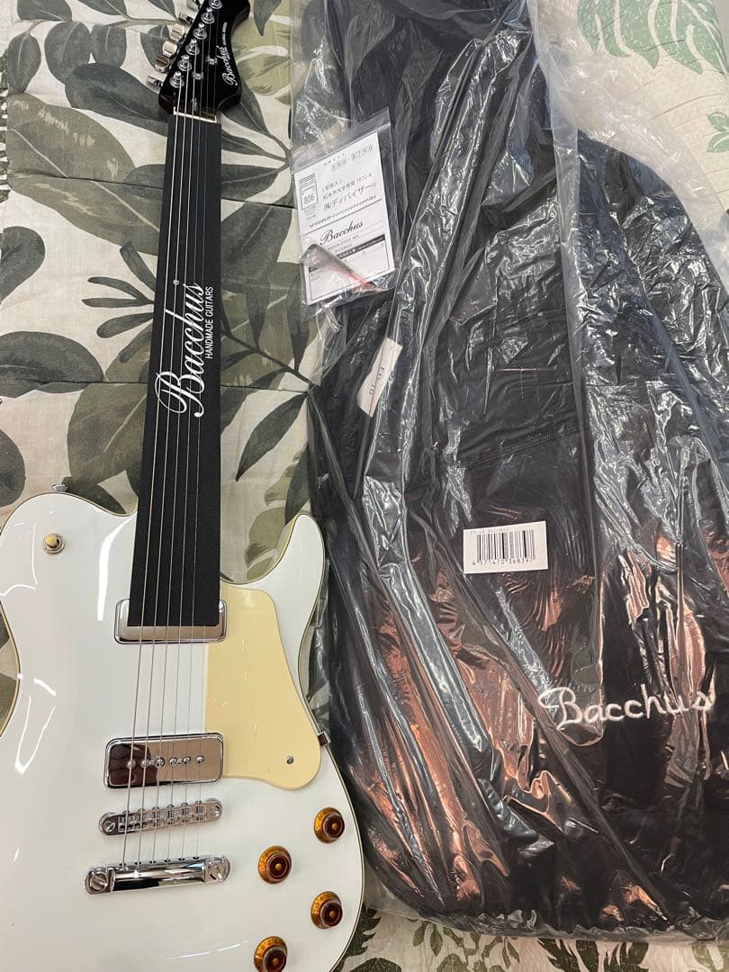 Bacchus BARON-STD/WH P90タイプピックアップ ケース付