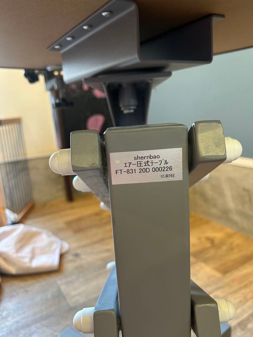 空気圧式トリミングテーブル 高さ調整可能