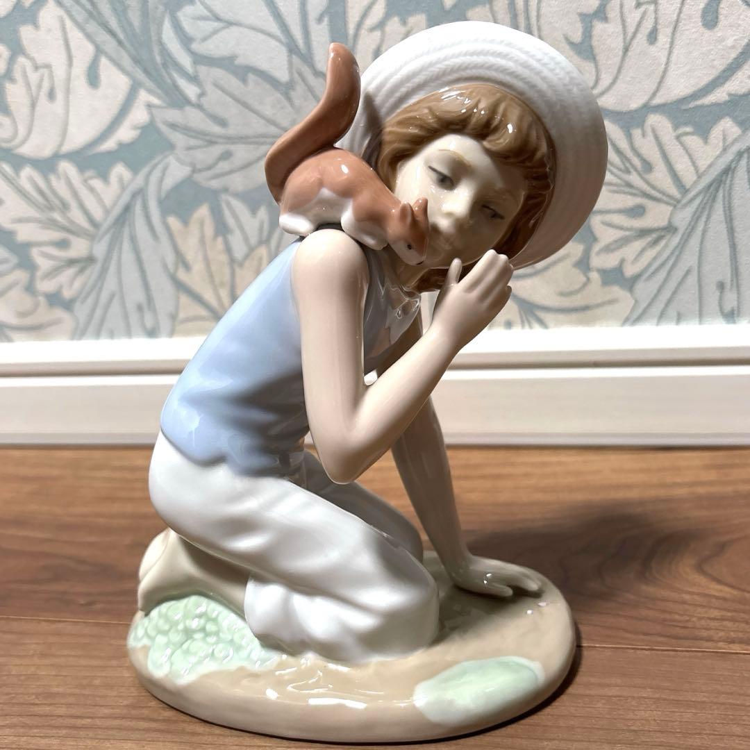 【美品】NADAL 陶器人形 リスに囁く少女