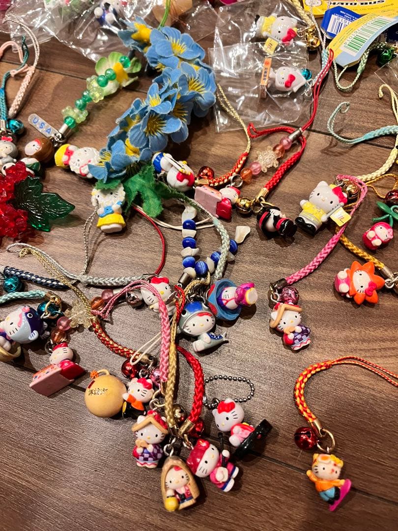 最終値下げ ご当地ハローキティ ストラップ セット 64個セット