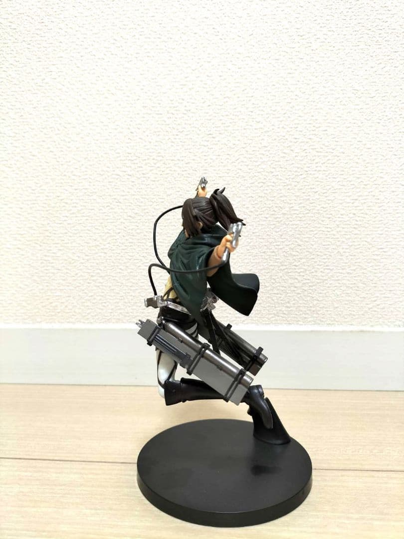 進撃の巨人　ハンジ　フィギュア