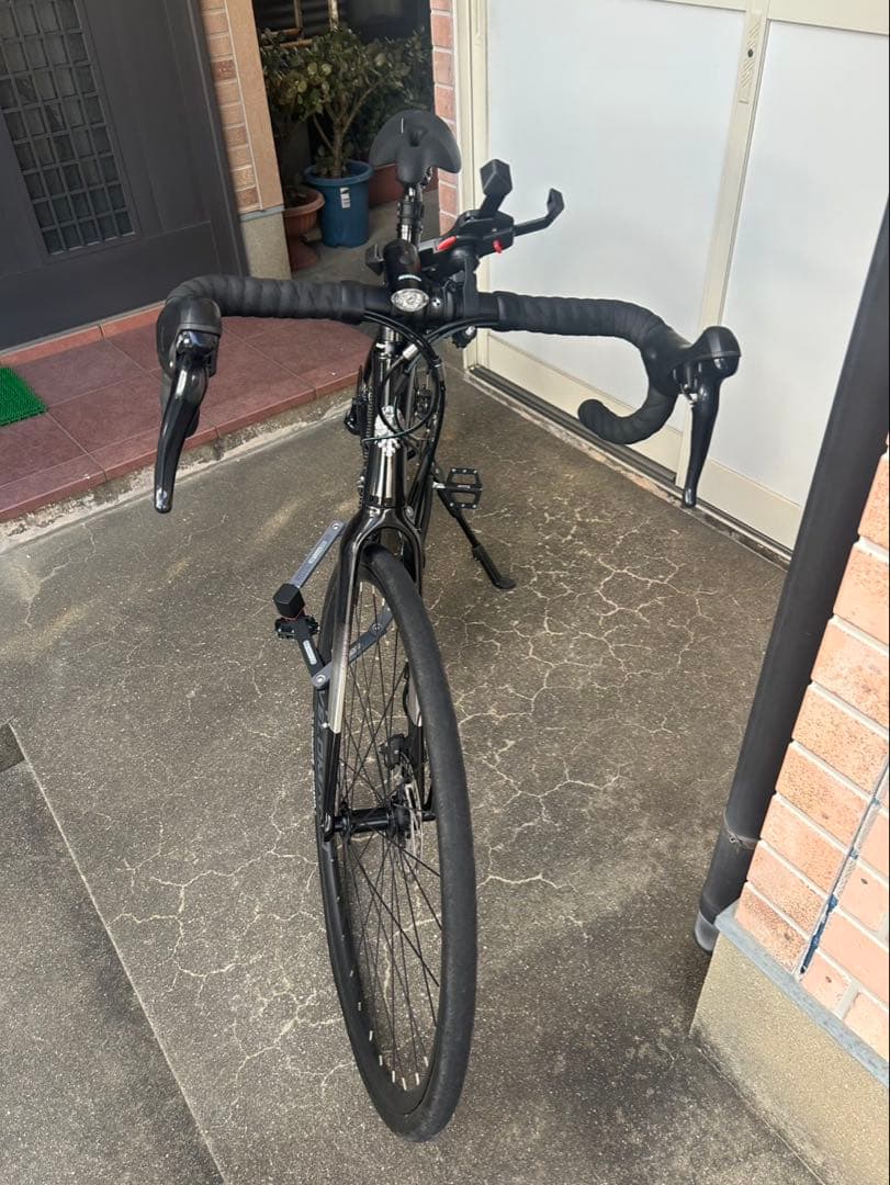 ロードバイク ブラック アルミフレーム ディスクブレーキ