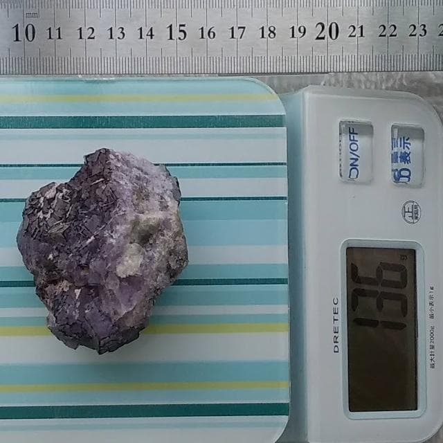 136g　縁取りフローライト　キューブタイプ　鉱物標本　フローライト