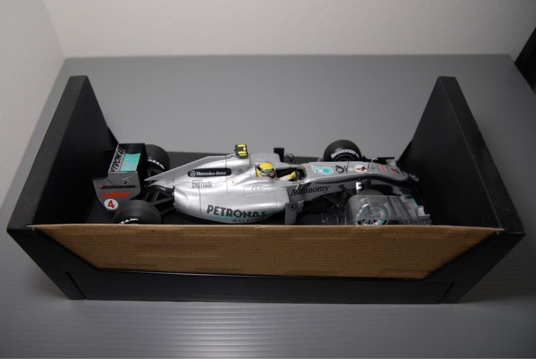 ミニチャンプス F1 メルセデスGP 1/18 ニコ・ロズベルグ ミニカー