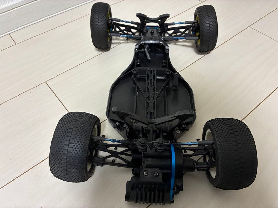 タミヤ　希少TRF201中古シャーシ、新品ボディセット