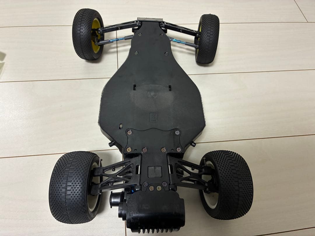 タミヤ　希少TRF201中古シャーシ、新品ボディセット