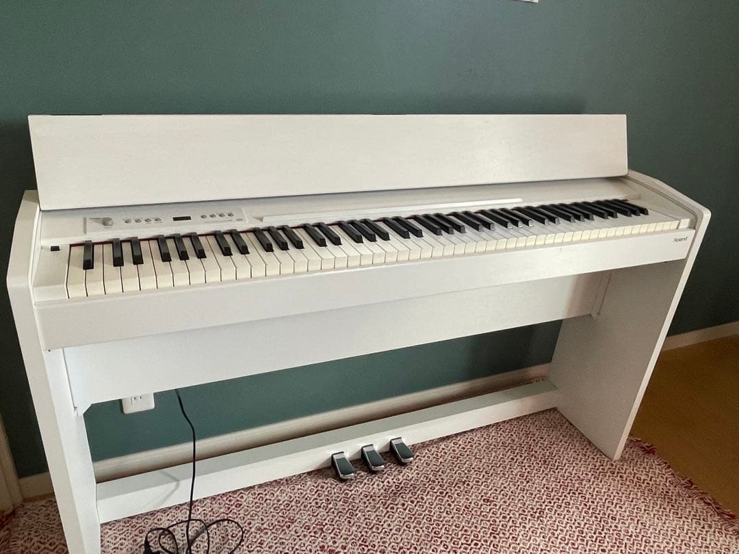 電子ピアノ【内蔵曲多数、録音、メトロノーム機能付き】