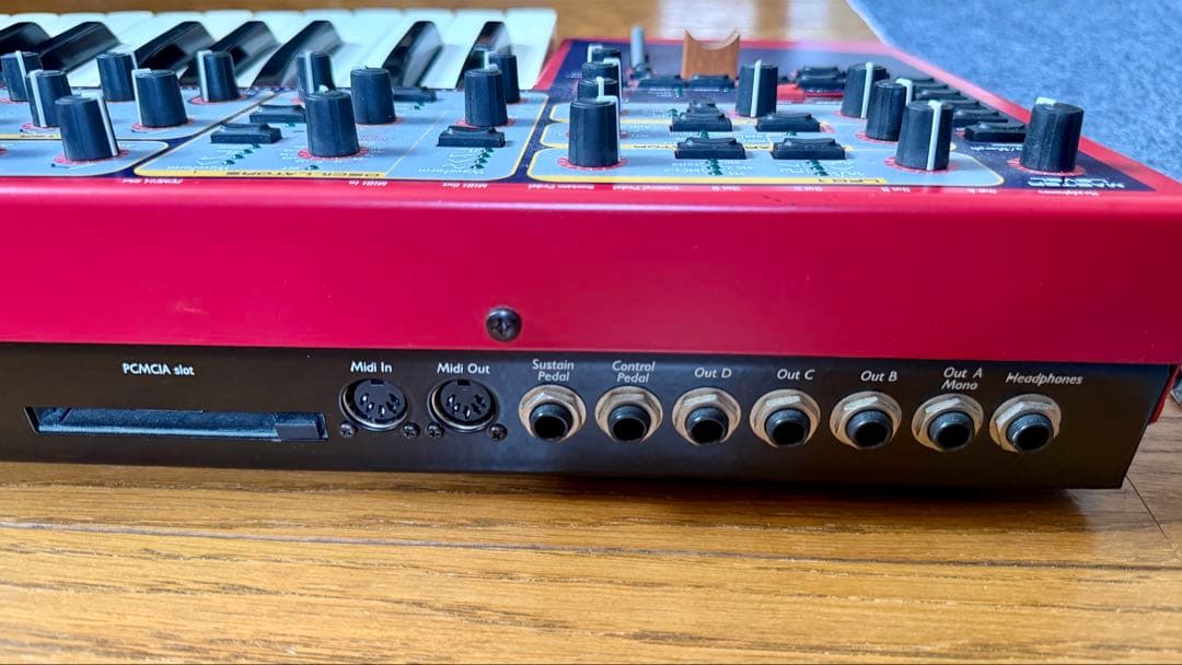 【値引き中】 clavia Nord Lead 2 / 美品 / 匿名配送