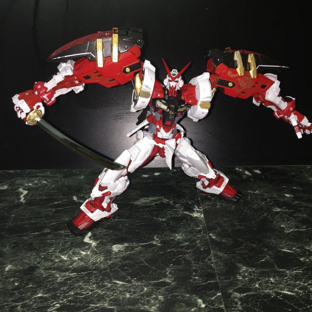 ガンプラ完成品1/100ガンダムアストレイパワードレッド　プラモデル完成品