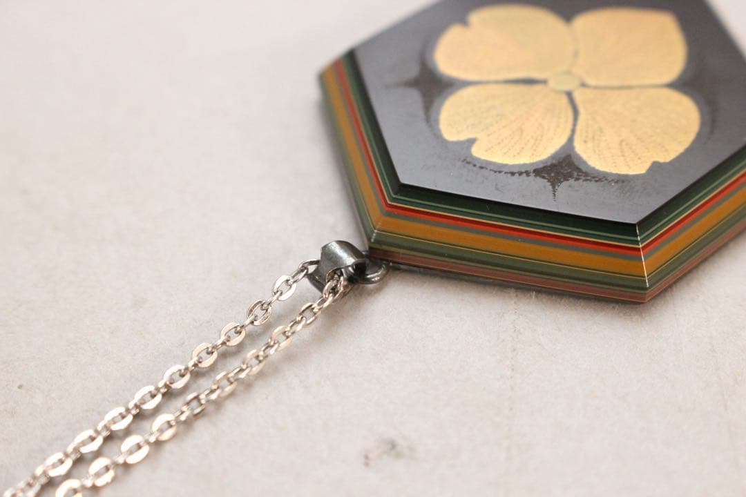 5142 堆朱　ペンダント2点　明石朴景 作 花文六角ペンダントトップ　送料無料