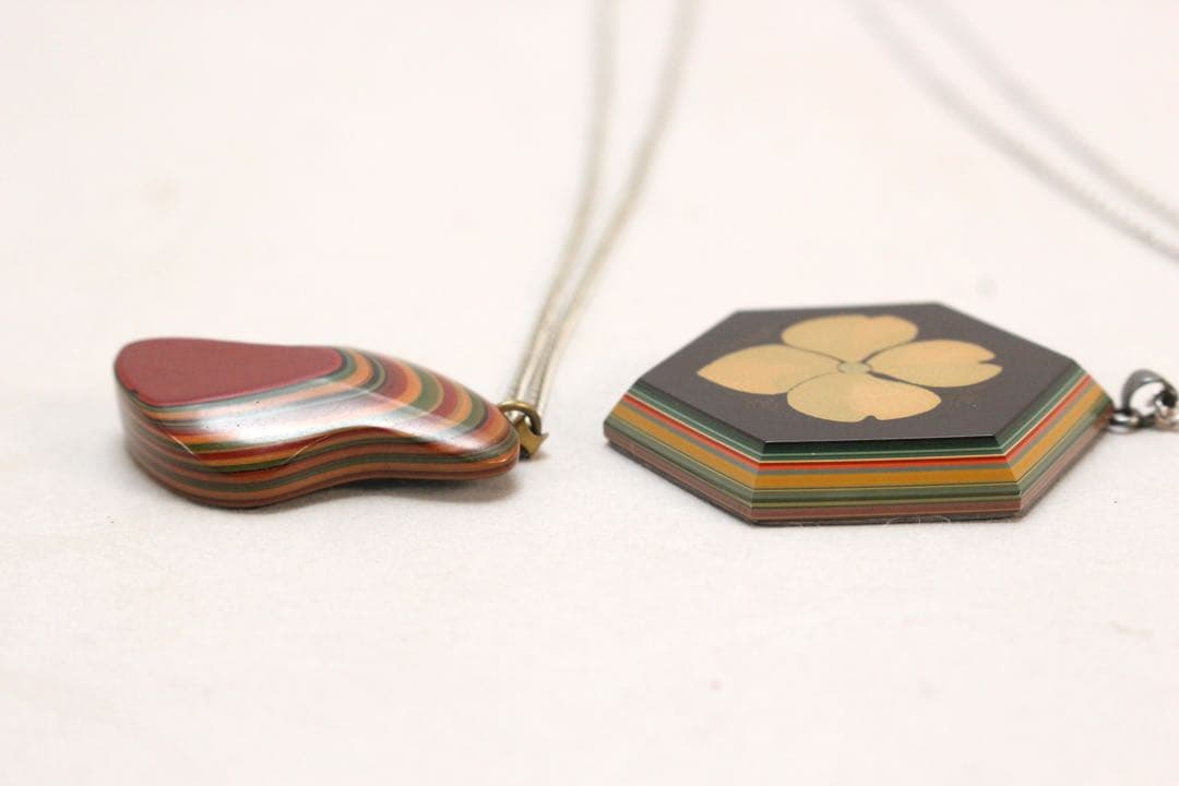 5142 堆朱　ペンダント2点　明石朴景 作 花文六角ペンダントトップ　送料無料