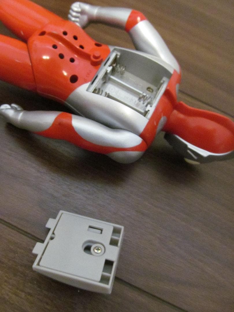 ウルトラマン　電池式　フィギュア