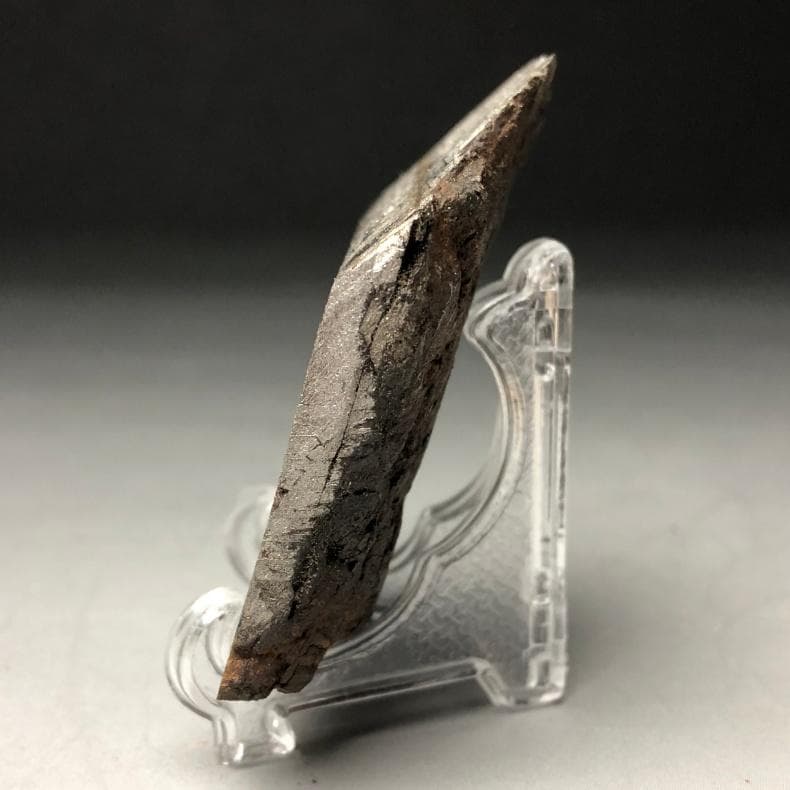 隕石 鉄隕石　アルタイ隕石　原皮付き　ナチュラル　原石　重さ約131ｇ