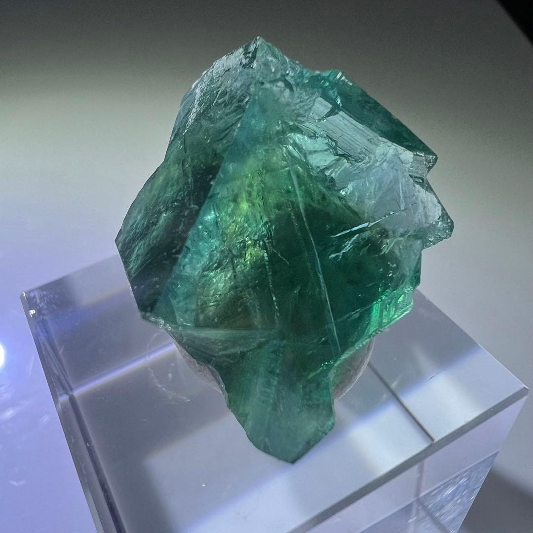 ヤオガンシャン☆ 宝石質ややダメージあり「露草色」ゾーニングフローライト