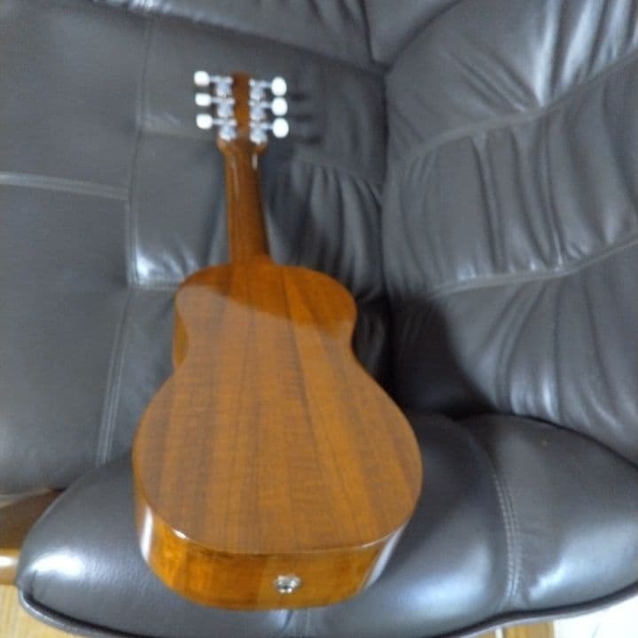 志茂ウクレレの6弦ウクレレ