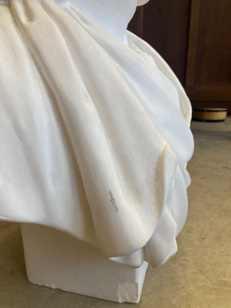 ブルータスの胸像　石膏像