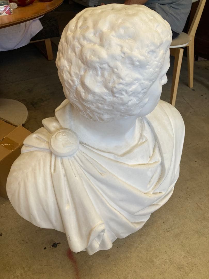 ブルータスの胸像　石膏像