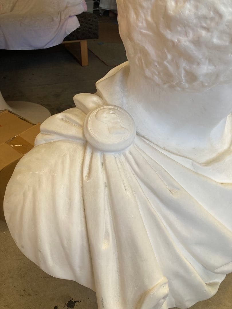 ブルータスの胸像　石膏像