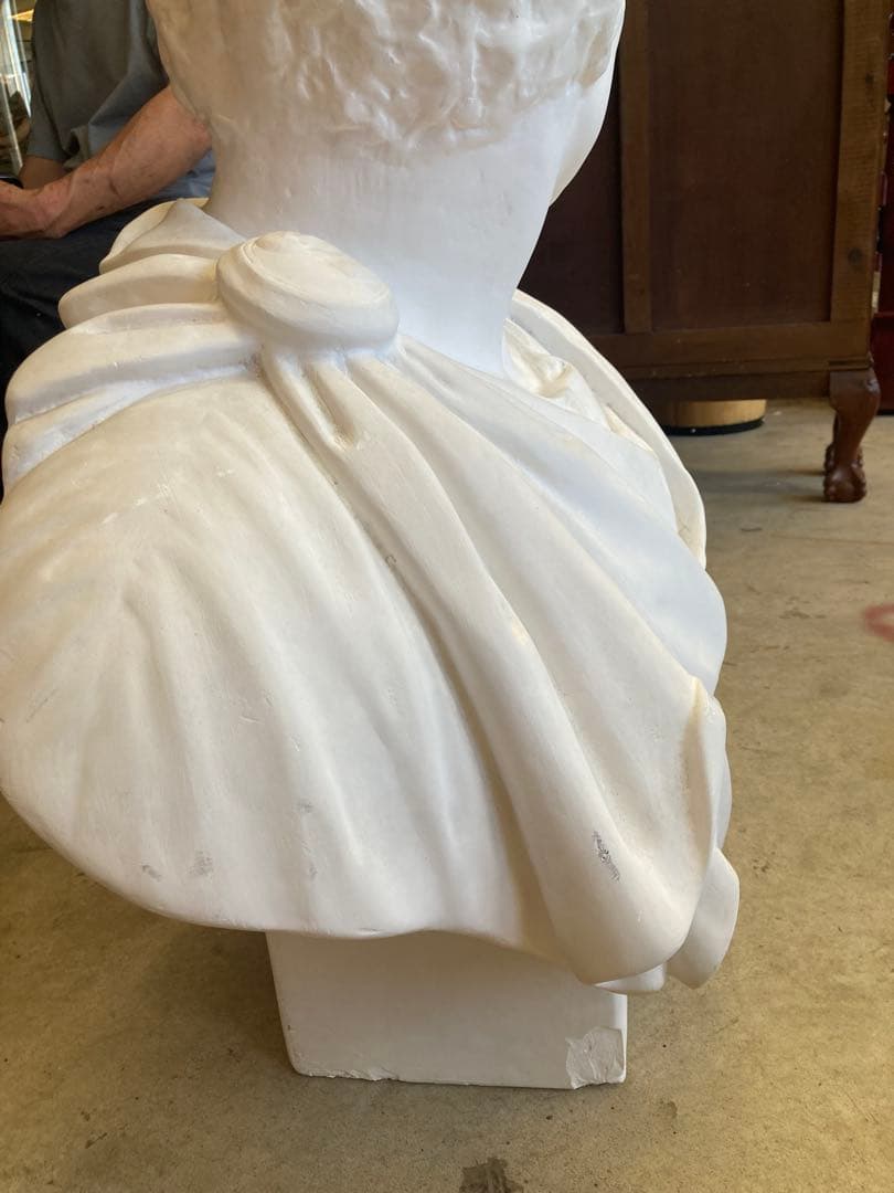 ブルータスの胸像　石膏像