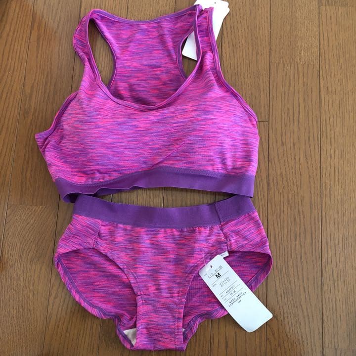 アシックス　靴と運動アンダーウエア