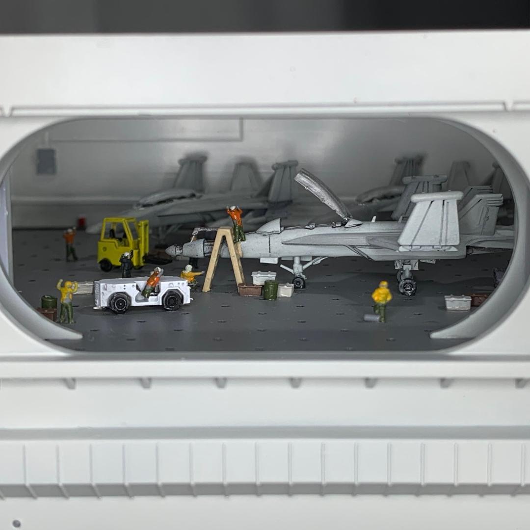 アメリカ海軍 空母 ジェラルド・R・フォード 1/350 格納庫 艦船模型