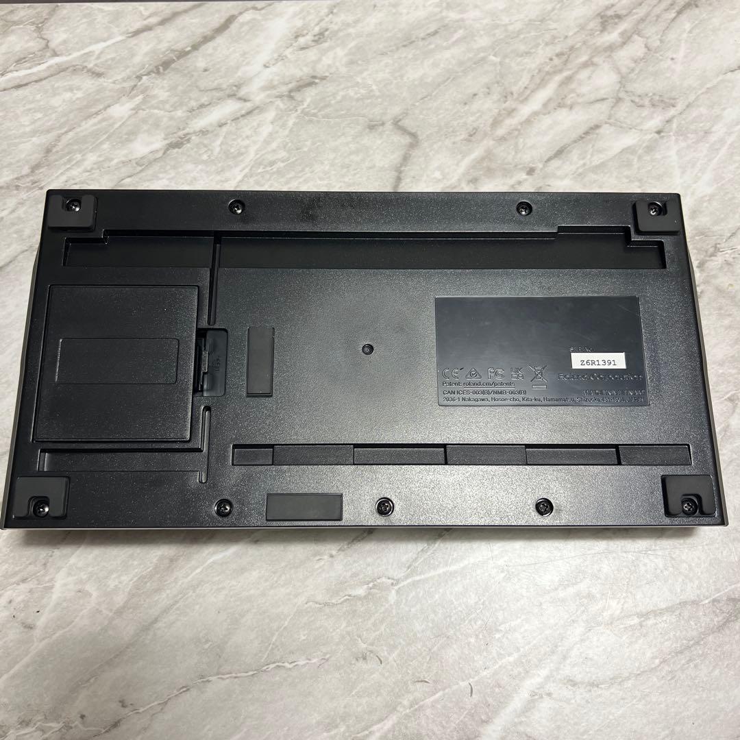 BOSS GT-1 限定色ホワイト